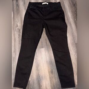 Levi Strauss Signature Gold Women's Totally Shaping Pull-on Skinny Jeans